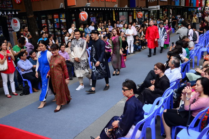 Tuần lễ áo dài và tưởng niệm Trịnh Công Sơn tại đường sách 